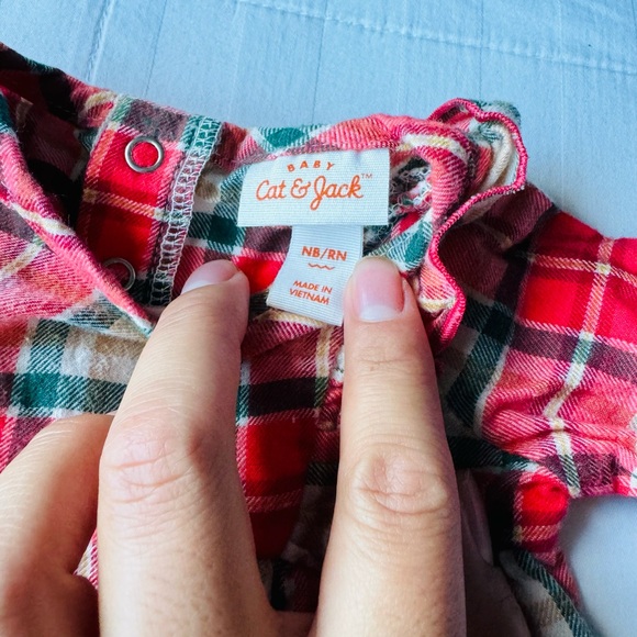 Newborn Bundle Lot of Footie Onesies plaid Floral Shabby chic Pink - Picture 4 of 6